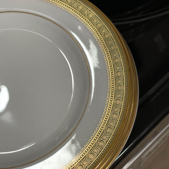 Royal Doulton "Belvedere" Bone China Dinnerware Set - Picture 4 of 6